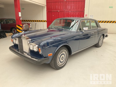 1975 Rolls Royce Corniche Samochód