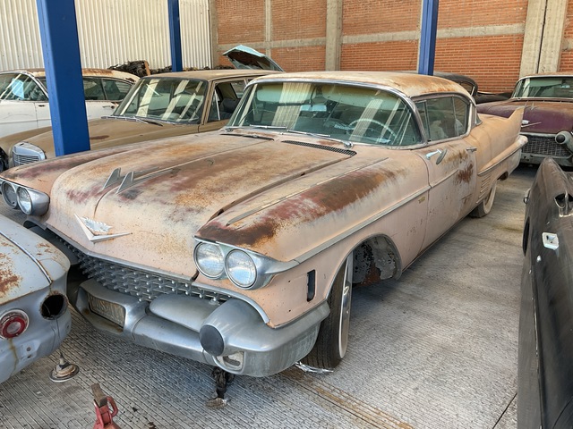 1958 Cadillac 62 Series DeVille Automovil (Solo Partes) / Parts Only Automobile (Inoperable)