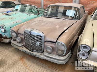 1962 Mercedes Benz 220 SEb Automobile (Inoperable)