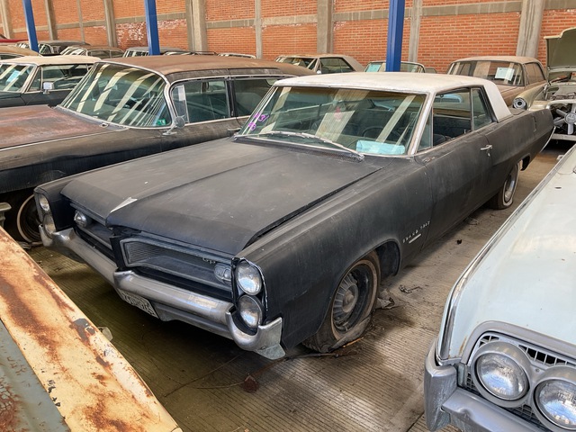 1964 Pontiac Grand Prix Automobile (Inoperable)