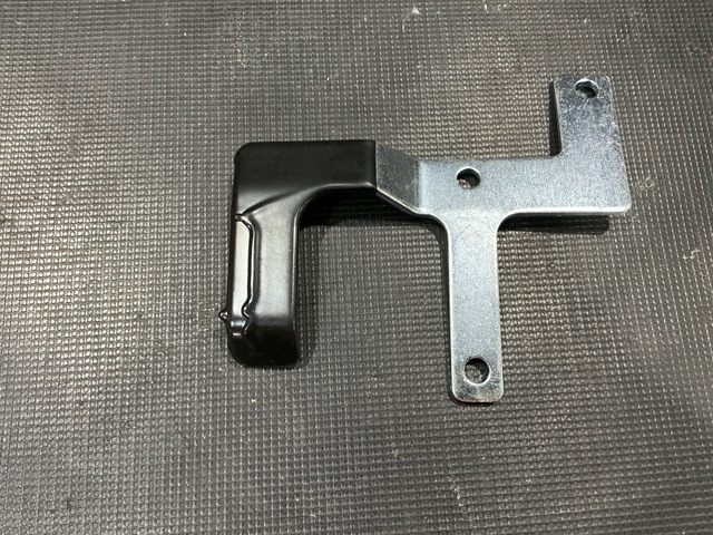 (77) Navistar Defense 3594125C1 Mounting Brackets