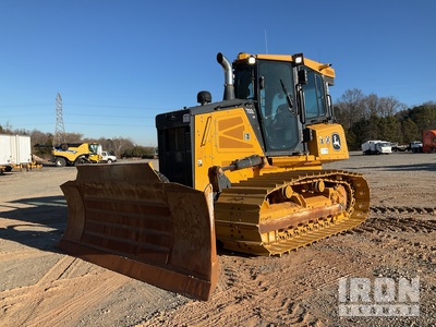 2022 John Deere 700L جرافة مجنزرة