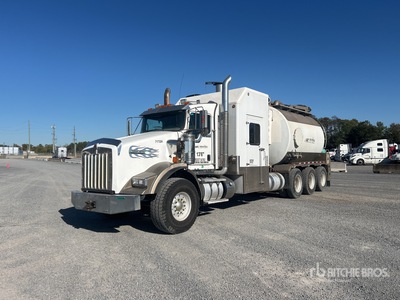 2013 Kenworth T800 8x6 Vacuum Excavator Truck