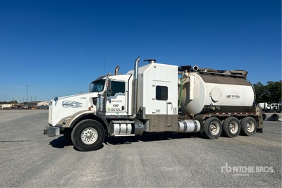 2013 Kenworth T800 8x6 Vacuum Excavator Truck