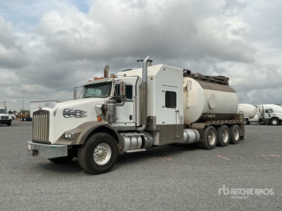 2013 Kenworth T800 8x6 Vacuum Excavator Truck