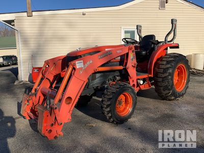 Kubota 4WD tractor utilitario