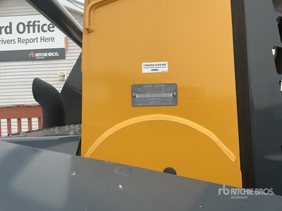 2022 John Deere 330G Minicargadora