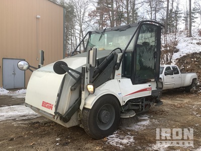 2010 Elgin on 2010 Elgin Pelican Series NP Camion balai