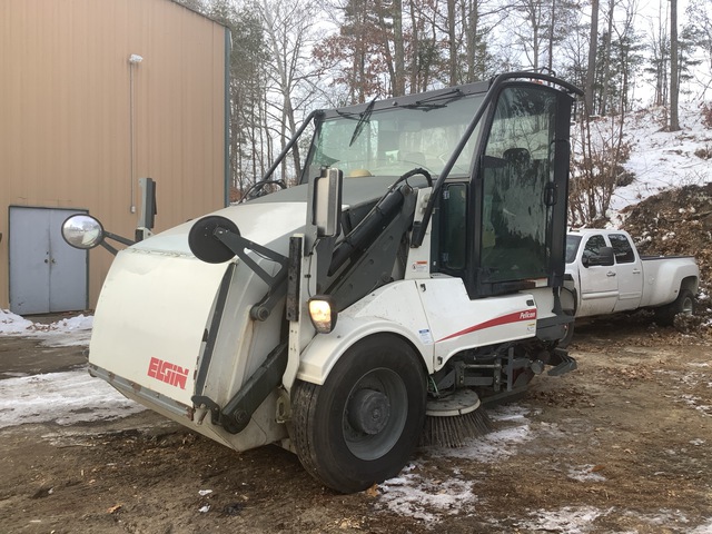 2010 Elgin on 2010 Elgin Pelican Series NP Sweeper Truck