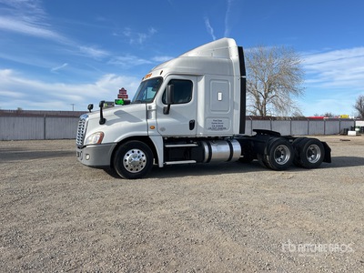 2015 Freightliner Cascadia 125 6x4 T/A Sleeper Truck Tractor