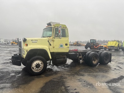 1993 Ford L9000 6x4 Cabine et châssis