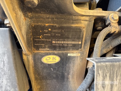 2020 Komatsu HM300-5 6000 gal Camion de agua articulado