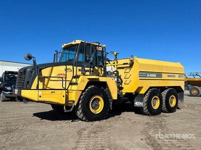 2020 Komatsu HM300-5 6000 gal Camion-citerne à eau articulé