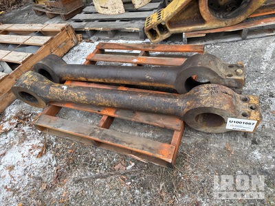 Quantity of (2) Cat 992 Tilt Linkage