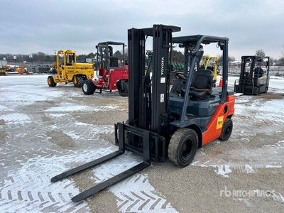 2021 Toyota 8FDU25 4500 lb Pneumatic Tire Heftruck