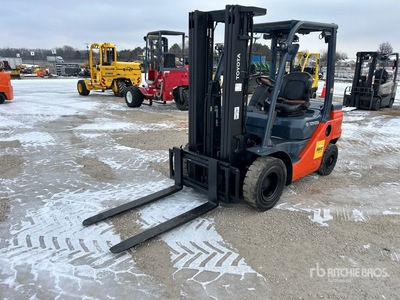 2021 Toyota 8FDU25 4500 lb Pneumatic Tire Chariot Élévateur