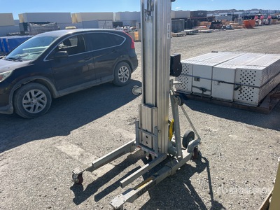 2021 Sumner 2615 Material Hoist