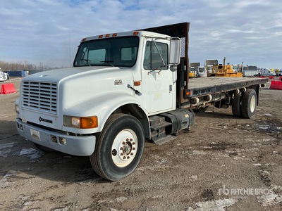 2000 International 4900 4x2 Flatbed Truck