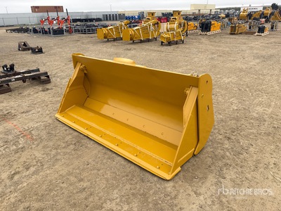 John Deere 84 in Cleanup Bucket