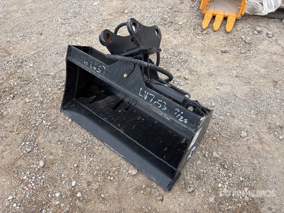 GIYI D3T 30 in Hydraulic Tilting Mini Excavator Bucket (Unused)