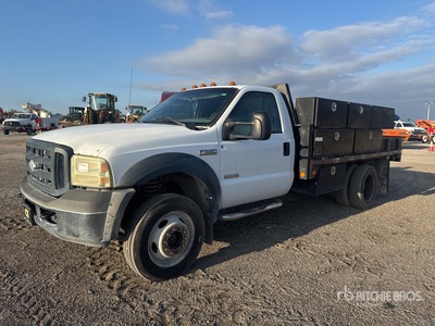 2006 Ford F-550 4x4 Flatbed Truck