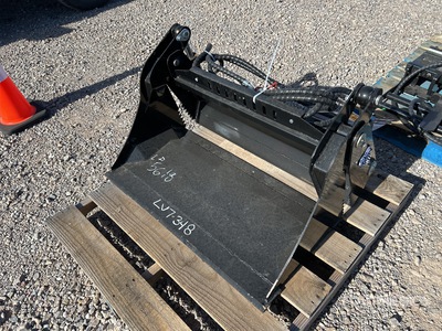 2025 GIYI GY-XKH39F 39 in Multi-Purpose Mini Skid Steer Bucket (Unused)