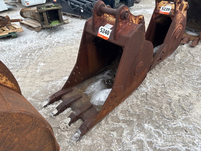 CF 28 in Digging Excavator Bucket | Ritchie Bros. Auctioneers