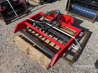 2025 GIYI GY-MFR44 44 in Mini Rastrillo horizontal para minicargadora (Unused)