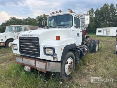 1995 Mack RD688S 6x4 T/A Day Cab Truck Tractor