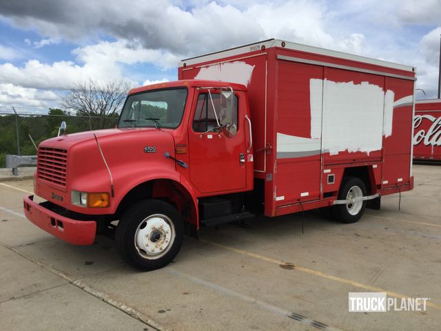 2000 International 4700 Beverage Truck In Milwaukee