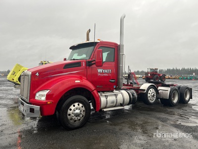 2017 Kenworth T880 8x4 Day Cab Truck Tractor
