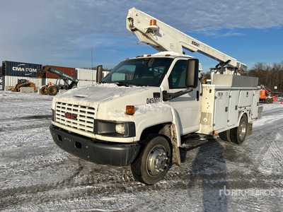 Versalift on 2005 GMC C4500 4x2 Bucket Truck