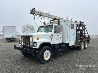1991 International 2574 6x4 Slickline Truck