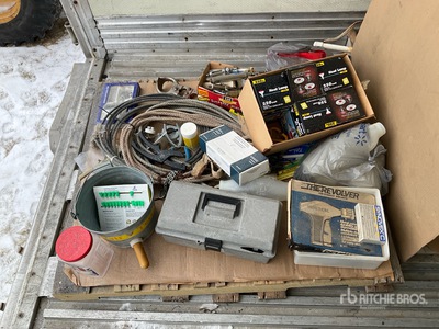 Quantity of Cattle Processing Equipment Divers - Équipement d'élevage