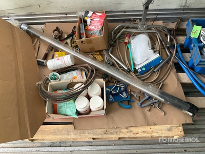 Quantity of Cattle Processing Equipment Divers - Équipement d'élevage