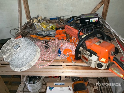 Quantity of Fencing Supplies Divers - Équipement d'élevage