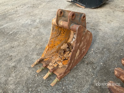 Cat 24 in Backhoe Rear Bucket - Fits Cat 420D