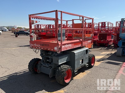 2016 Skyjack SJ6826RT 4x4 Dual Fuel Scissor Lift