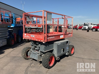 2016 Skyjack SJ6826RT 4x4 Dual Fuel Scissor Lift