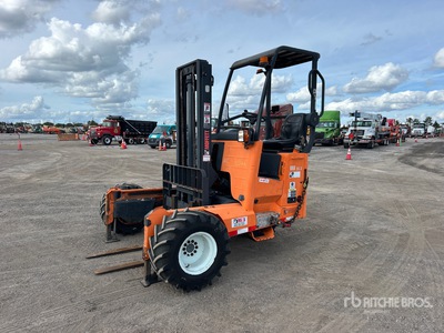 Moffett M55 5500 lb 3x3 Chariot élévateur sur camion
