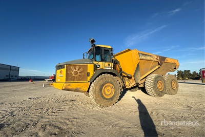 2015 John Deere 460E Tombereau