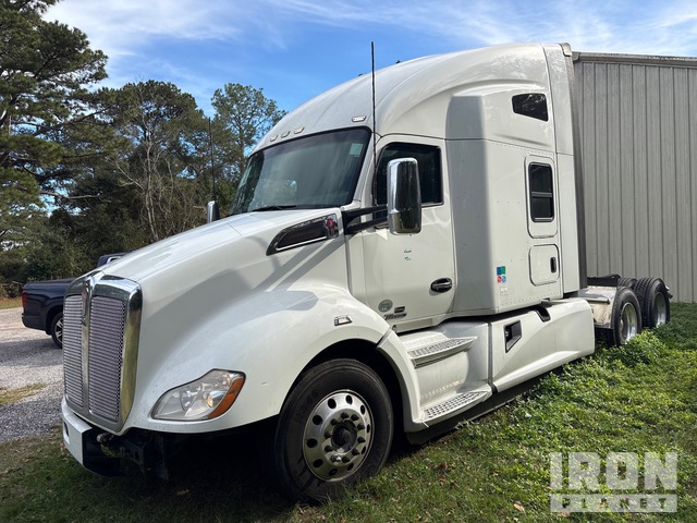 2020 Kenworth T 680 2020 Kenworth T680 6X4 T/A Sleeper Truck Tractor