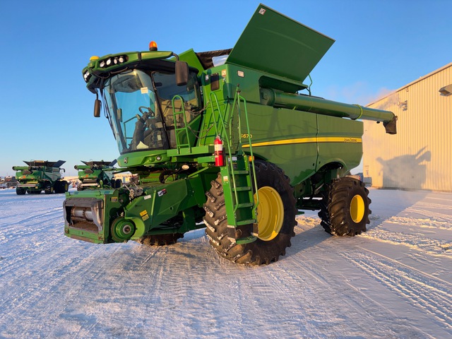 2013 John Deere S670 4x4 Combine Harvester 2013 John Deere S670 4x4 Combine Harvester
