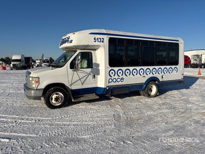 2008 Ford E-450 4x2 15-Seat Transit Autobus