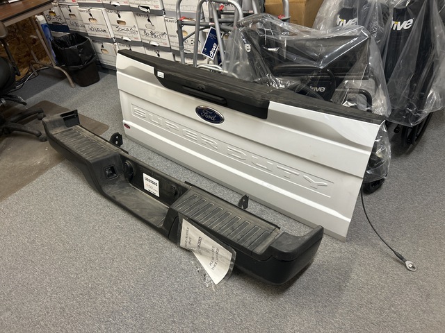 Ford F250 Tailgate & Rear Bumper