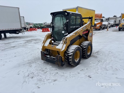 2021 Cat 242D3 Two-Speed شاحنة جرافة