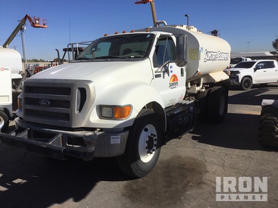 2013 Ford F-750 XL 2000 gal 4x2 Camion à eau