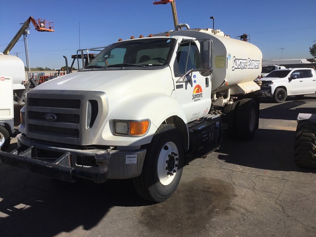 2013 Ford F-750 XL 2000 gal 4x2 Water Truck