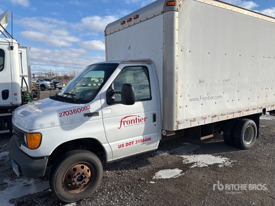 2003 Ford E450 4x2 Camion fourgon (Inoperable)