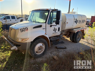 2010 International 4300 2000 gal 4x2 Water Truck